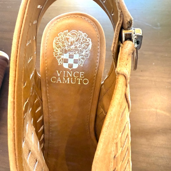 VINCE CAMUTO Tan Suede Sandals - Size 8.5 - Picture 11 of 16